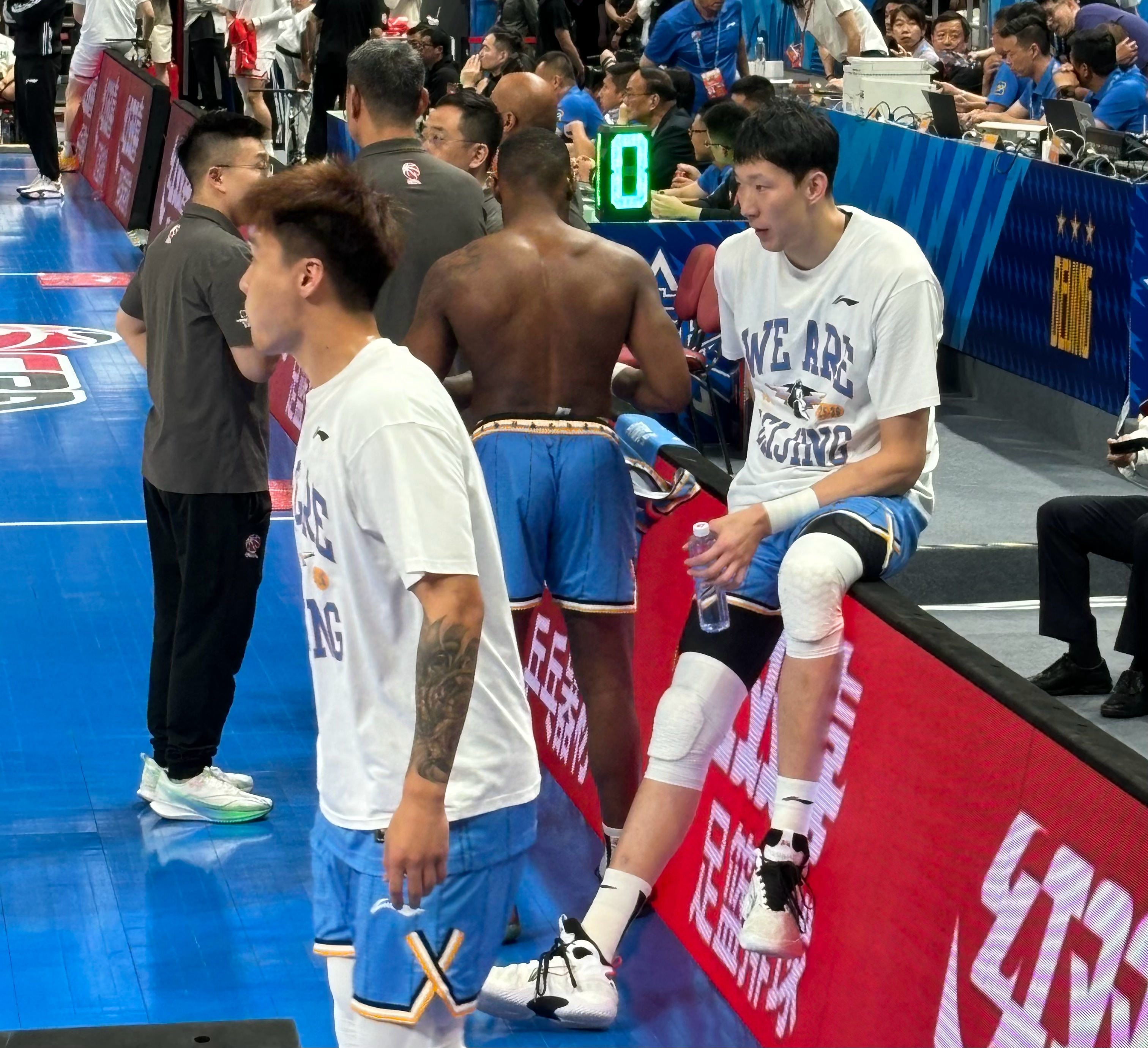 阿隆德斯·威廉姆斯缺阵，这一晚决定北京命运的三个男人北京男篮vs上海男篮CBA季