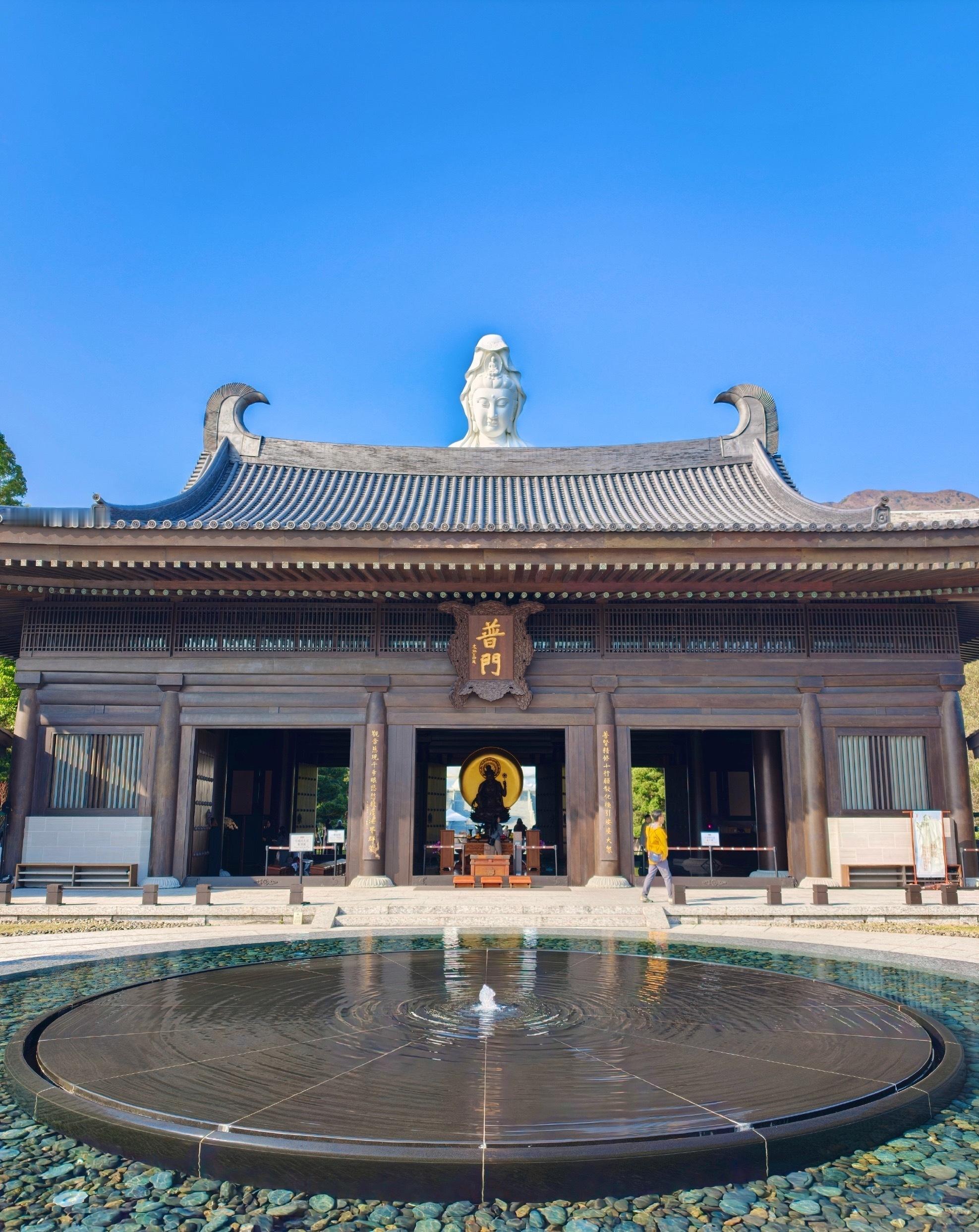 真正的倾听，是允许沉默的存在。 