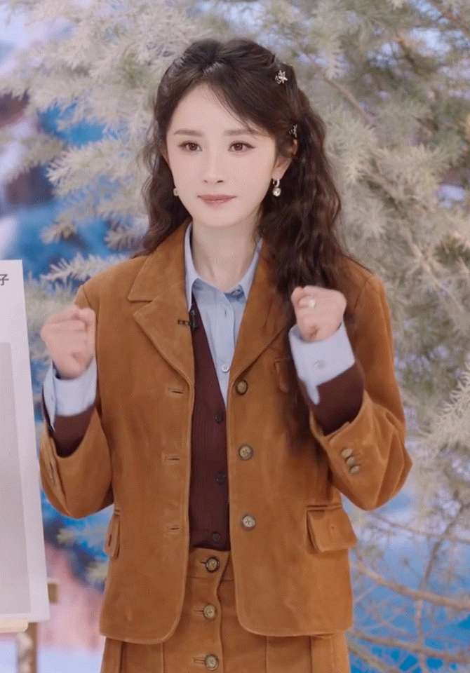 杨幂  加油、give me five、月牙笑、比心～哎呀，今天直播好可爱哦