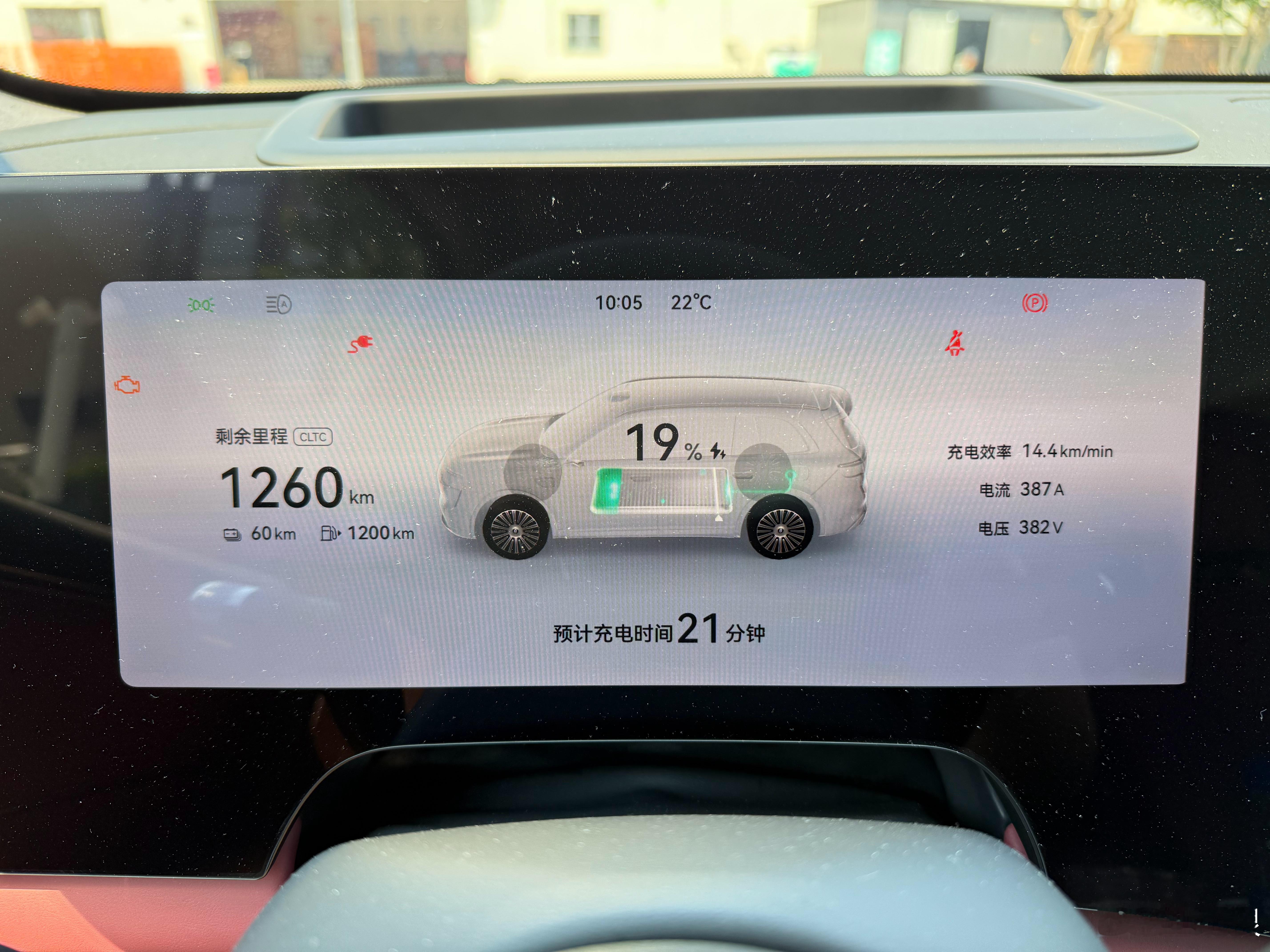 问界M8在理想4C桩上从19%充到90%，用时21分37秒。 ​​​
