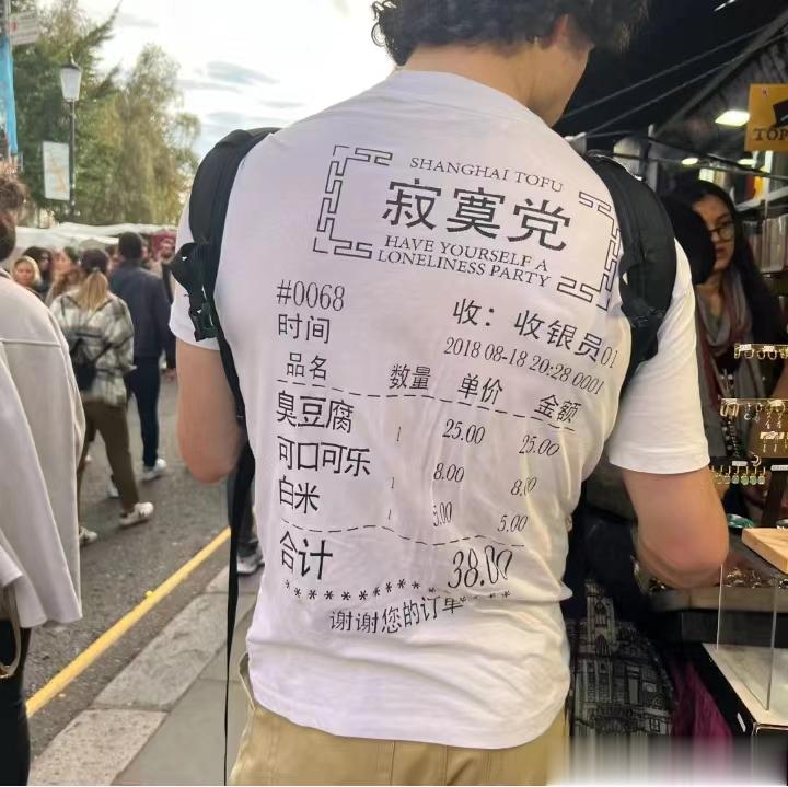 #外国人有多喜欢中国的手机壳#哈哈哈，整活还得看中国商家，老外对这些国货的喜爱从