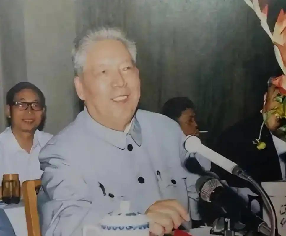 乱世守本心，直谏见风骨。特殊动荡年代，时任省委第一书记的铁瑛，顶着巨大政治压力、
