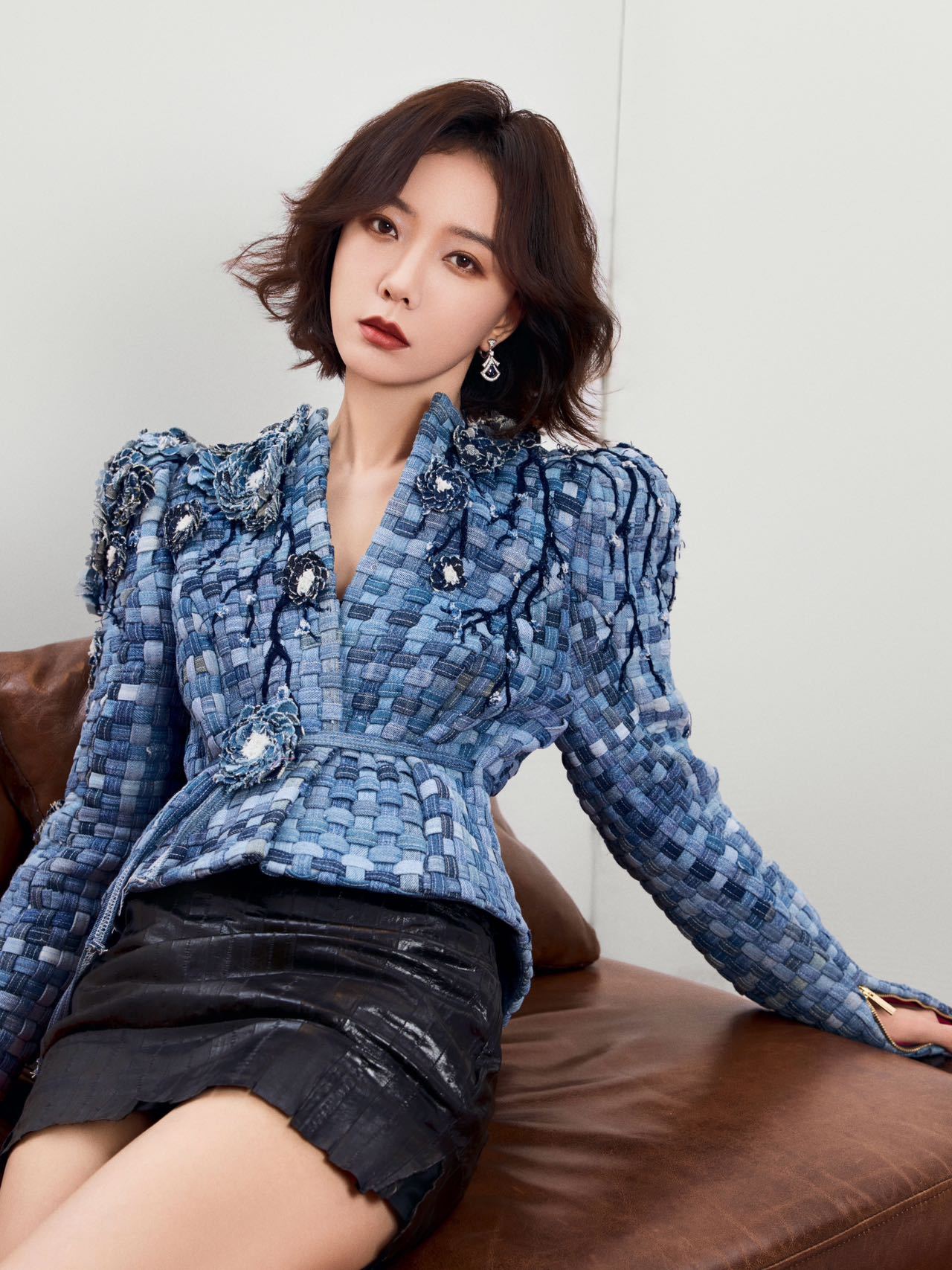 王珞丹花朵编织高定 王珞丹今日ELLE风尚大典造型，身着花朵编织高定，立体花卉图