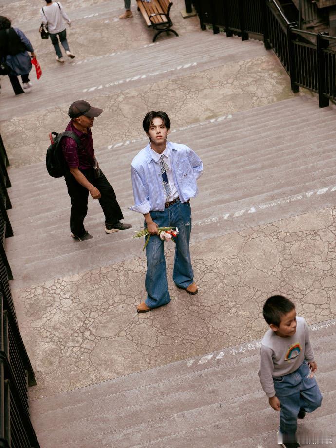 林子烨14岁已经超过180了林子烨昨天还在参加中考体测我们臭屁小孩可是180诶，