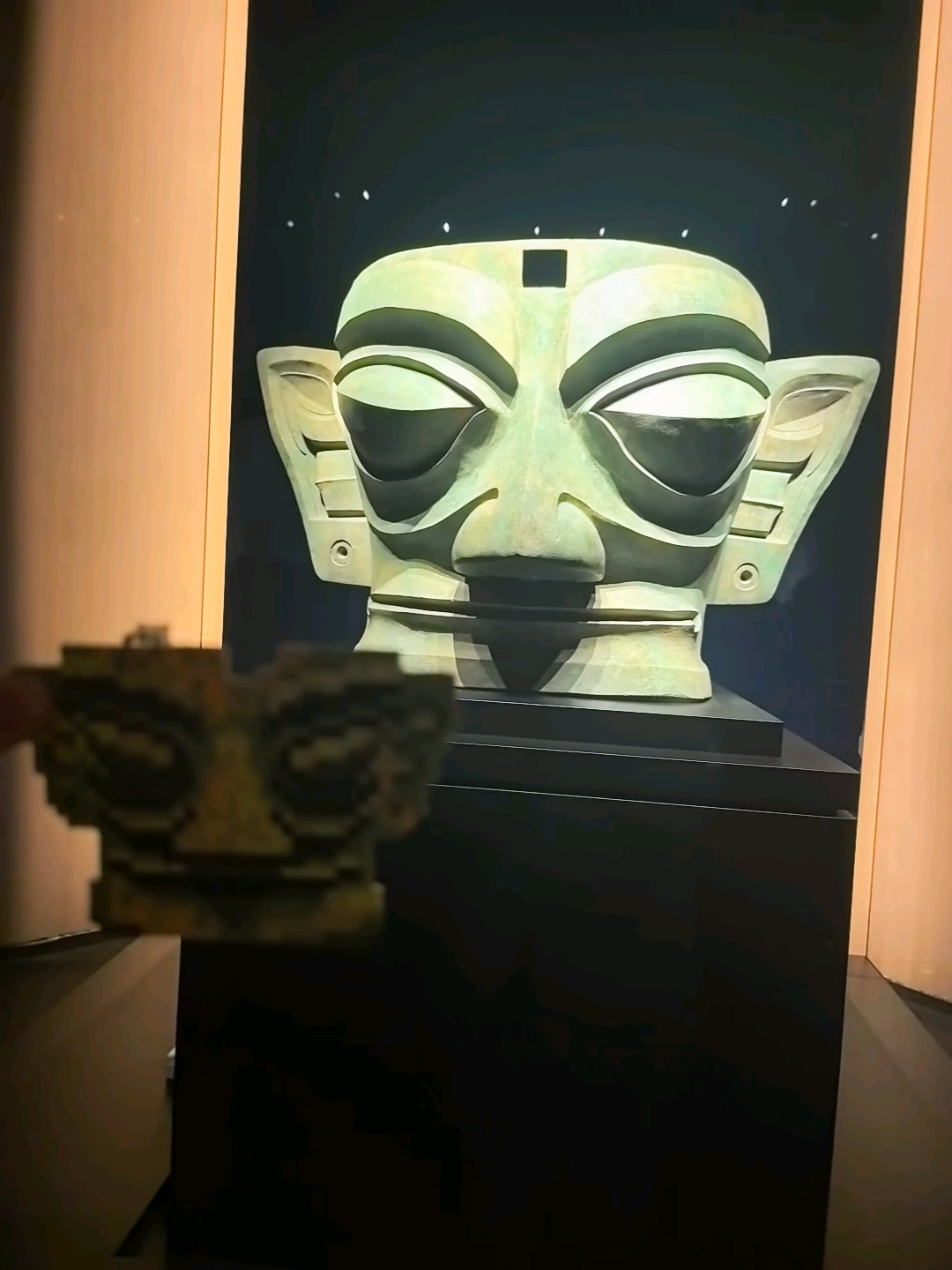 用拼豆把流失文物拼回来了第一个想到用拼豆复刻文物的是天才吧！古人的艺术成就在当今