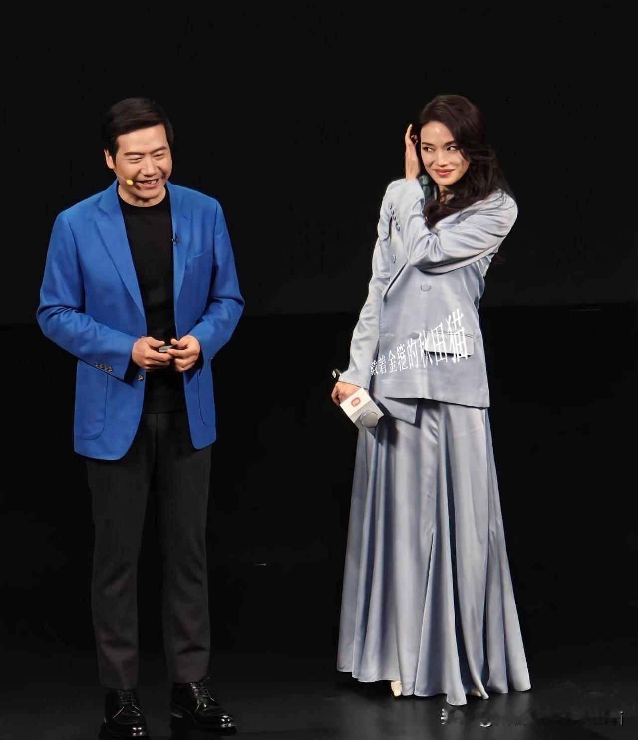 雷军吃舒淇的“甜头”已上瘾！
舒淇金像奖获大奖，小米上热搜。
雷布斯3次热搜仅花