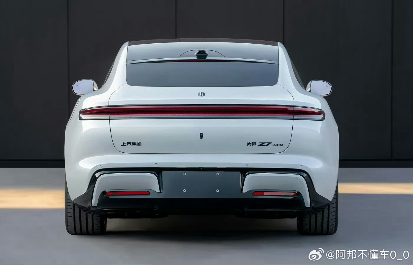 感觉这个银色，确实有那么一点帅哦尚界z7t