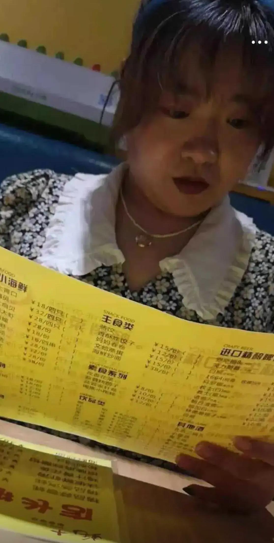 相亲平台认识一位摄影师，主页文案文艺氛围感拉满，相册里全是精致甜妹照片，看得人心