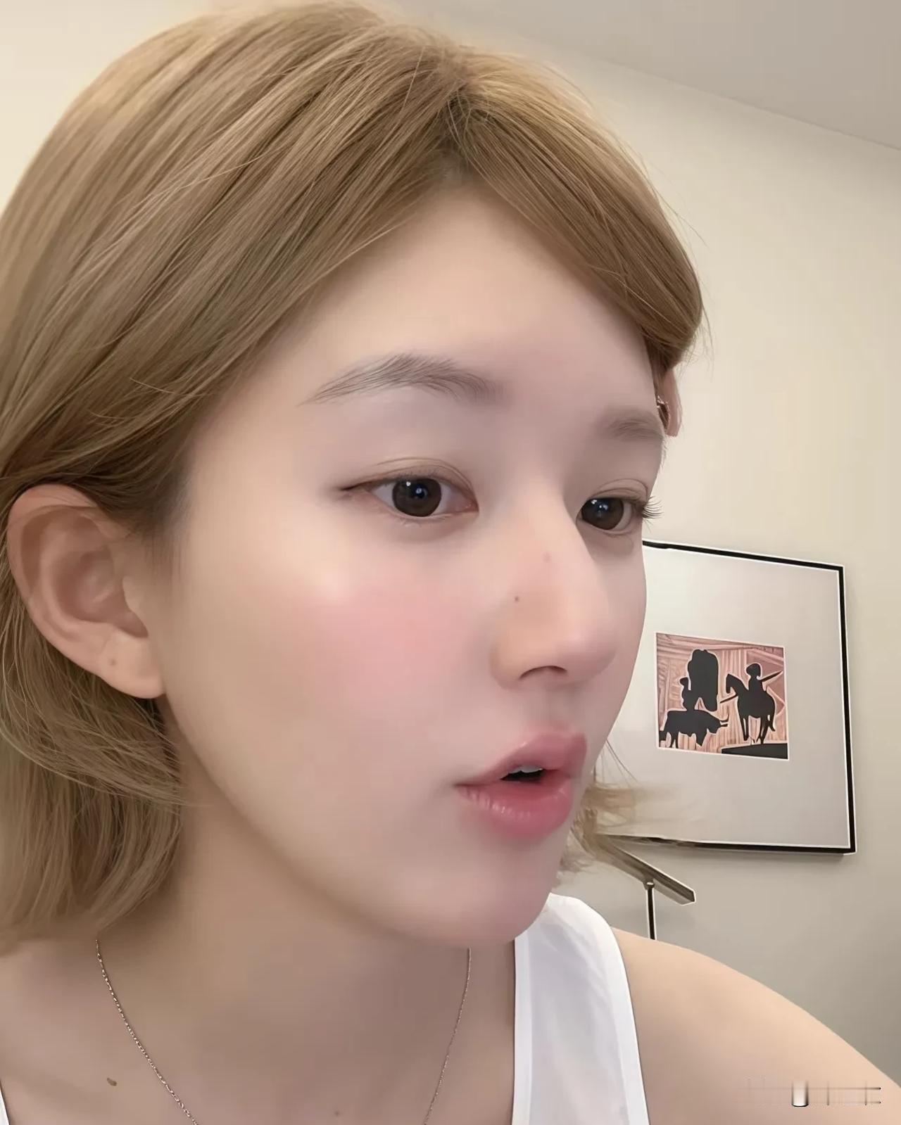 赵露思粉丝感觉是不是年龄很小啊，鹅前几年辛辛苦苦把她捧出来，但由于大众未知的各种