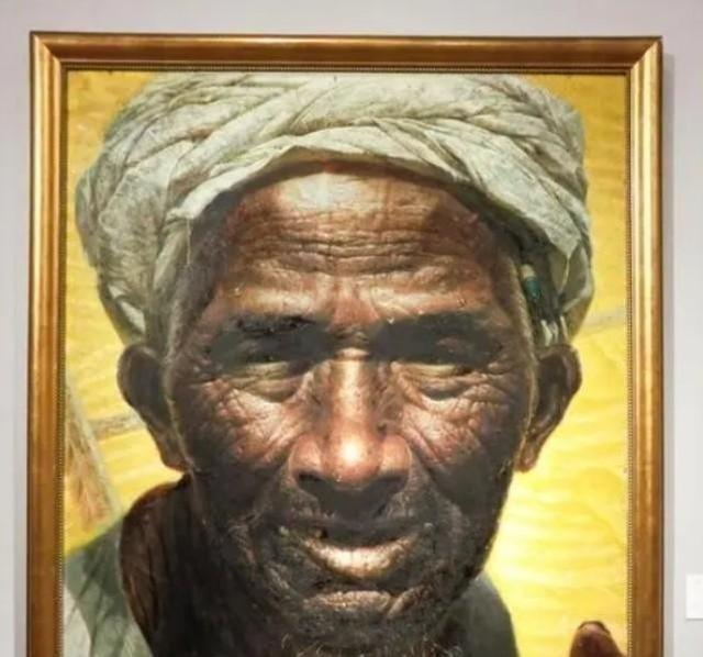 1980年，大三学生罗中立画了一幅油画《父亲》，轰动了整个画坛，国家以400元将