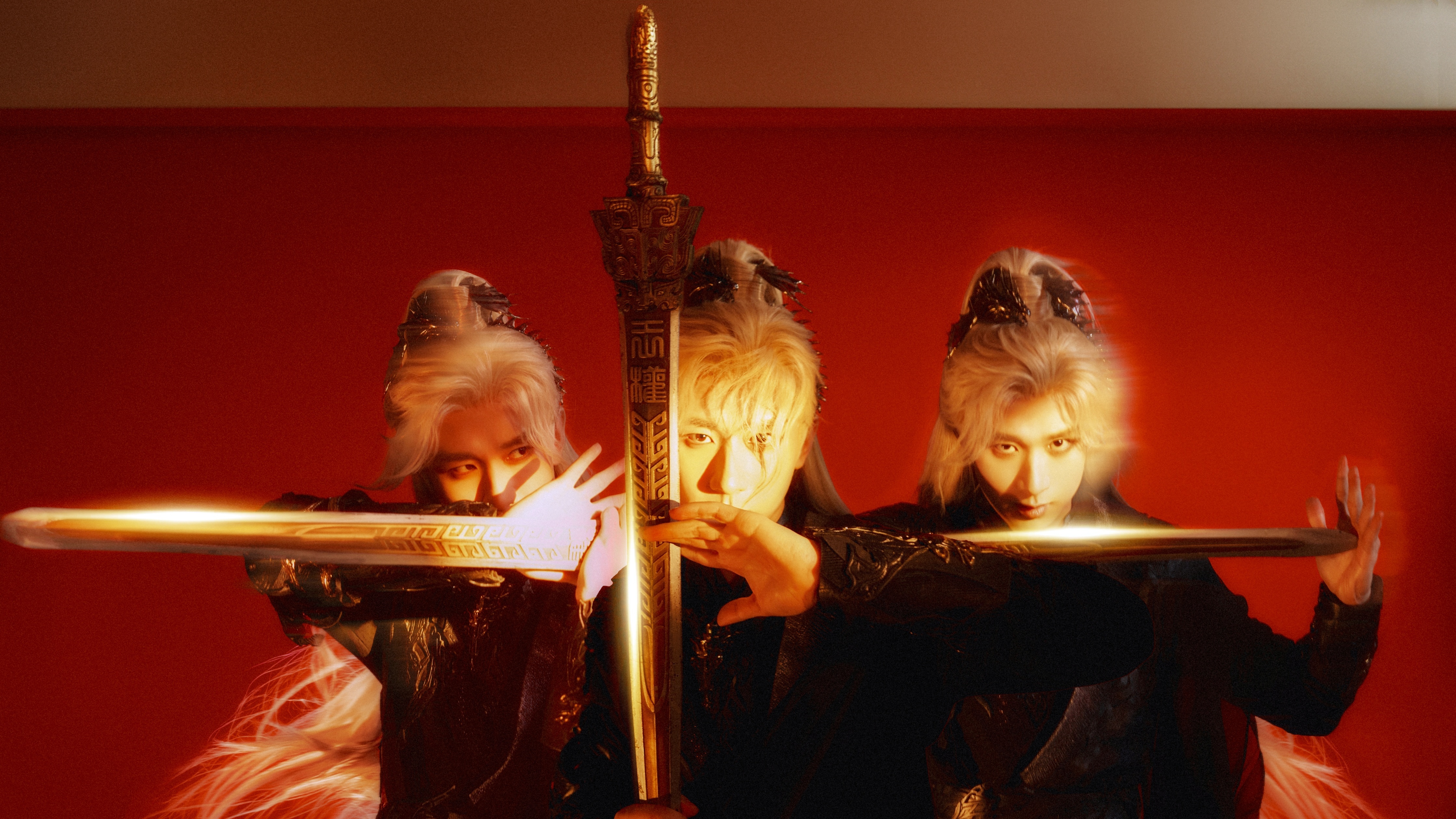 一剑破尘，半生执守。王权富贵以道为锋，以情为鞘，终在正邪归位的霞光里，将家族宿命