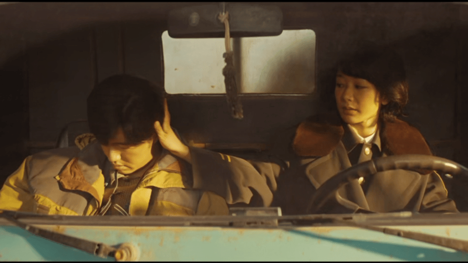 张哲华新剧问杨紫为什么亲他 刚刷到就被圈粉！哲华问这句话时的小表情，杨紫挑眉的瞬