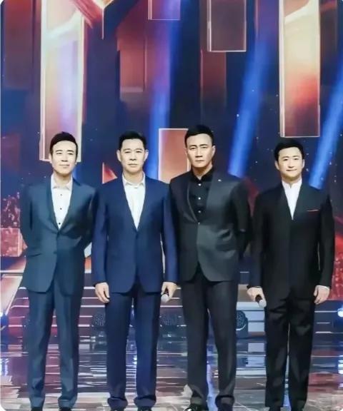 妈呀！这四位著名男演员太帅了，个个英俊潇洒，一表人才，你觉得谁的演技好，你最喜欢