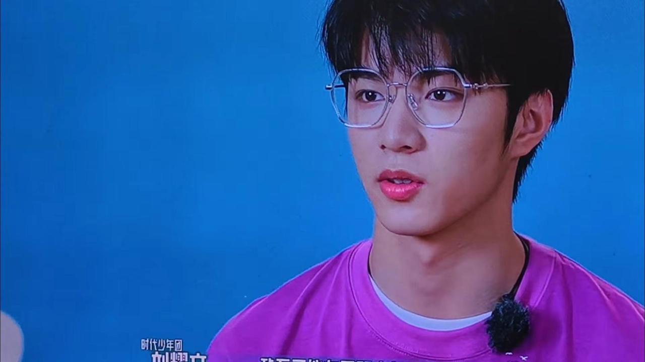 这个眼镜小勾怎么这么萌啊啊啊🤣刘耀文