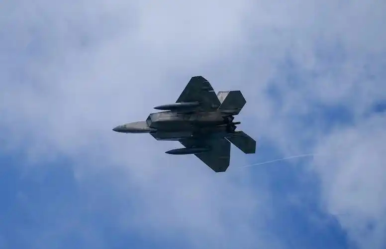 ♦西方媒体在报道真假不辨的“伊朗购买中国CM-302反舰导弹”时，没有一家忘记说