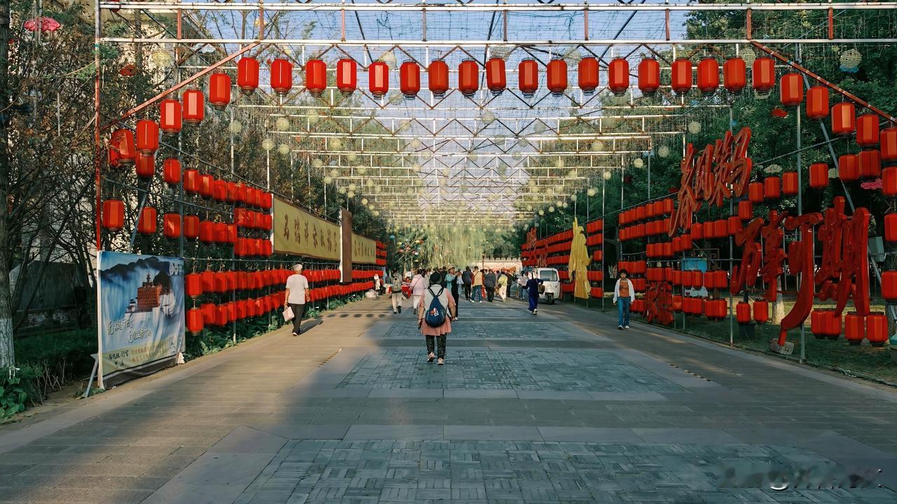 晒图笔记大赛承德市避暑山庄入口停车场附近景点
