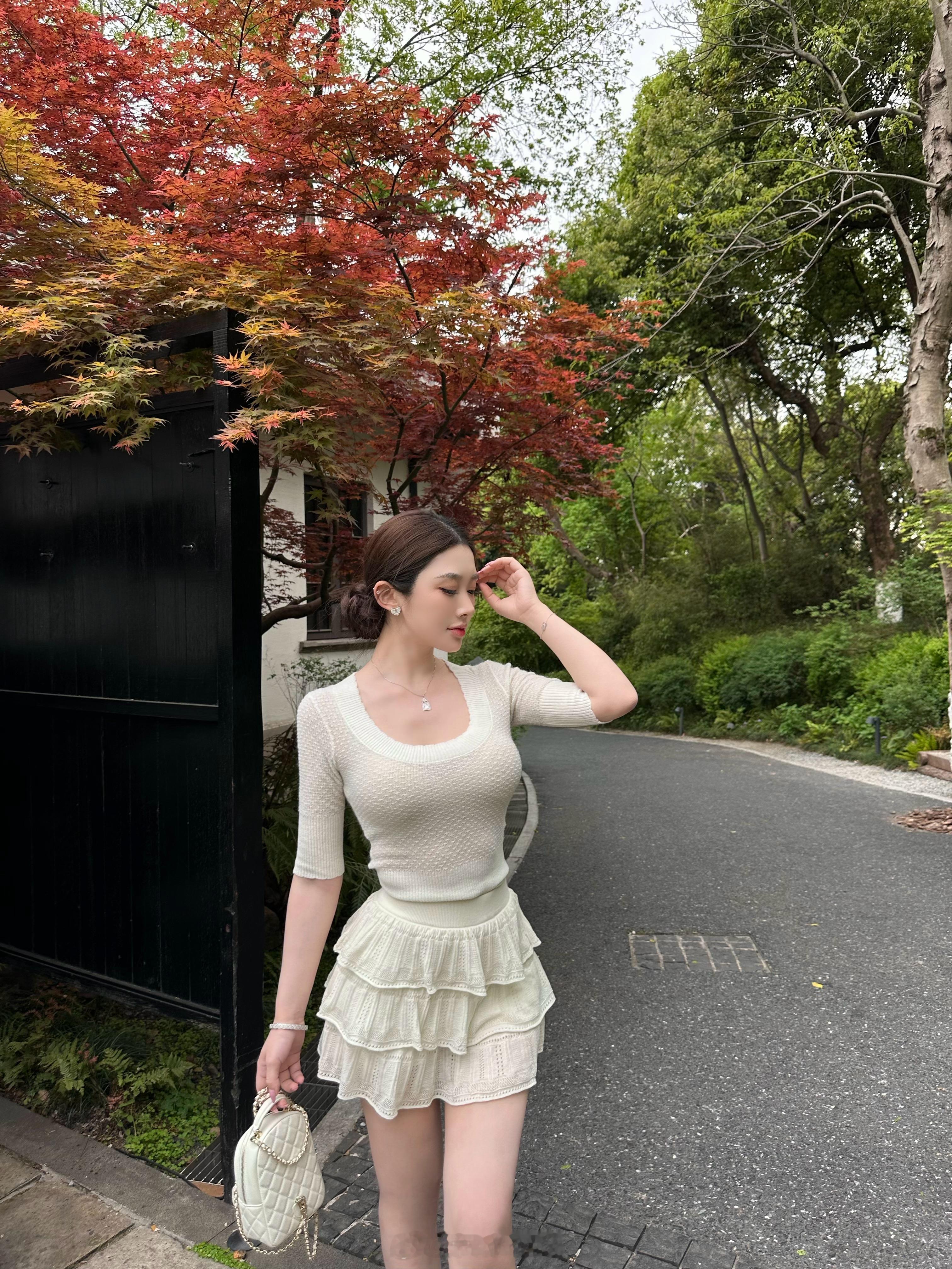 🤍 上衣用的是南非超细小马海毛的面料        裙子自带安全裤噢…澳毛绒，