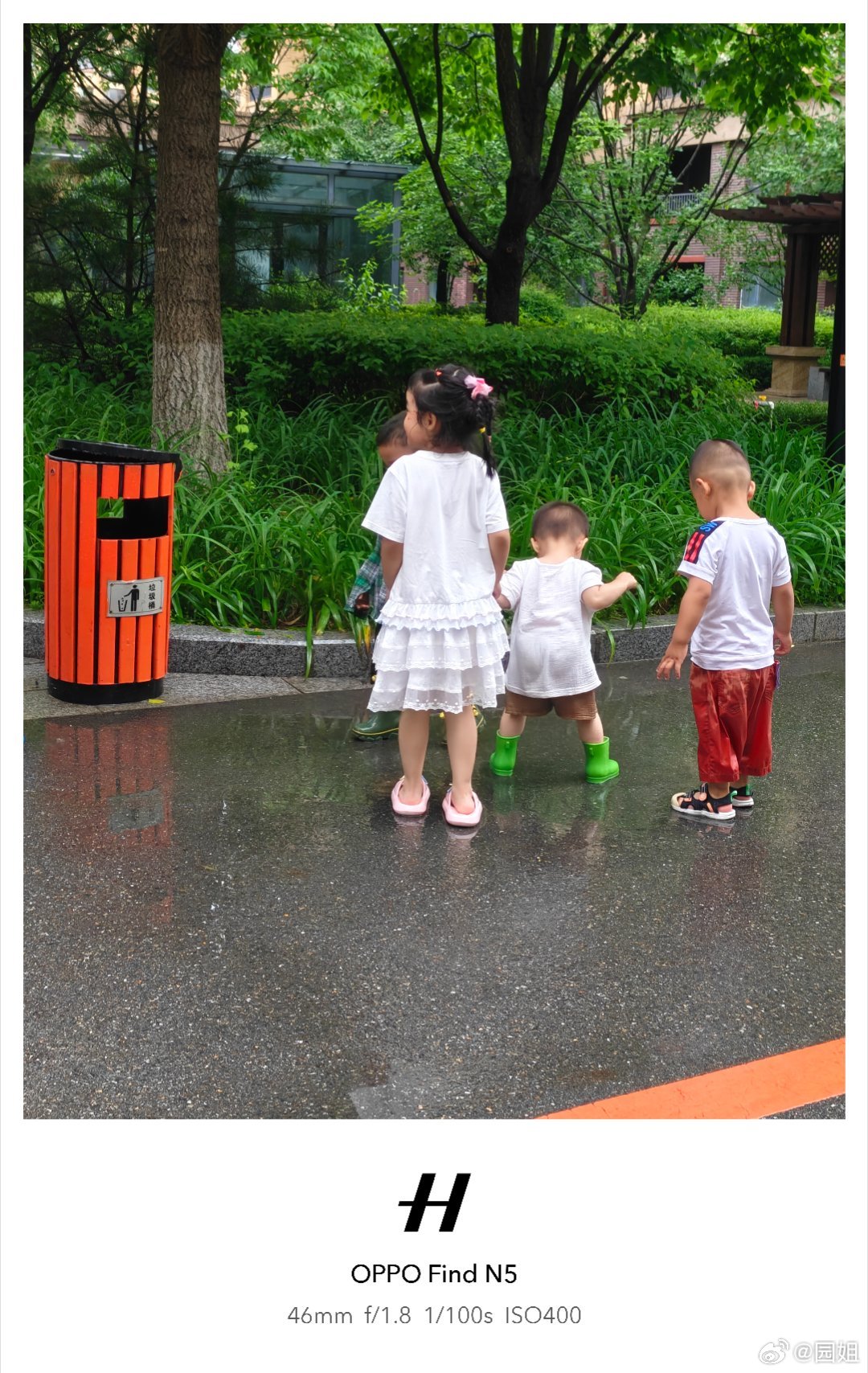 下雨以后孩子们最快乐的[举手] ​​​