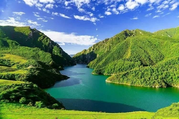 最近，临潭县发起了一场针对城区电力杆线的集中整治行动，联合工信、住建等部门，花大