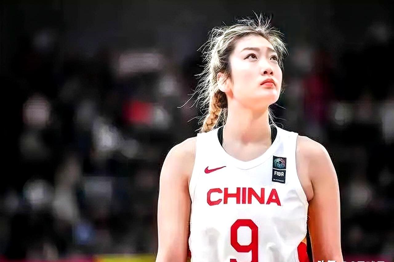 昨天看到四川女篮没和李梦续约，今天又看到她官宣加盟Project B联赛。
 