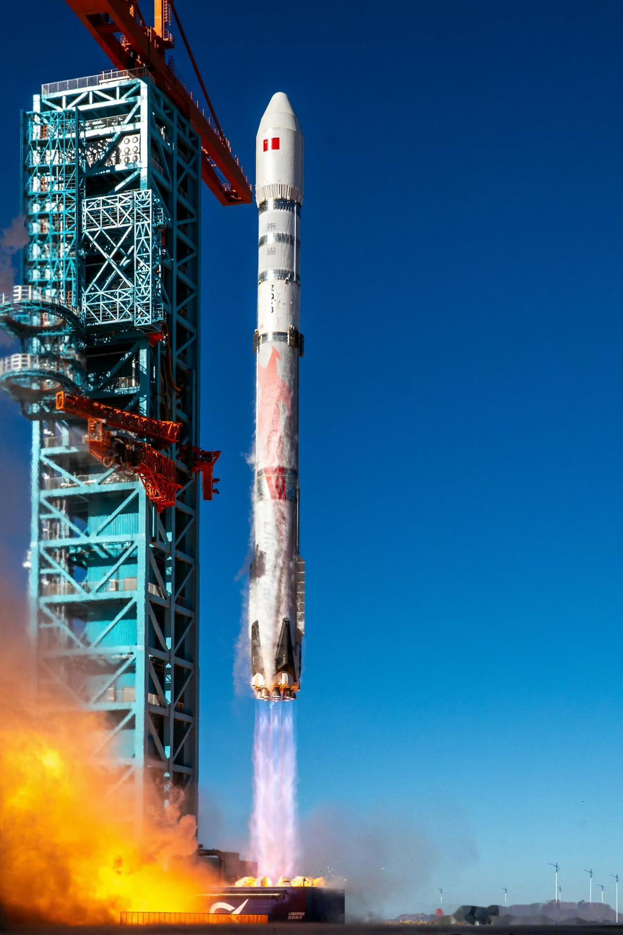 朱雀三号发射画面！
朱雀三号真的是非常的帅，虽然此次回收任务失败了，但是发射确实
