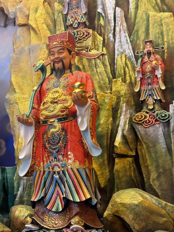 清除杂乱，实乃破障开运之法。凡尘间物品堆积，气脉滞留，福泽难驻；一旦扫除杂乱，气