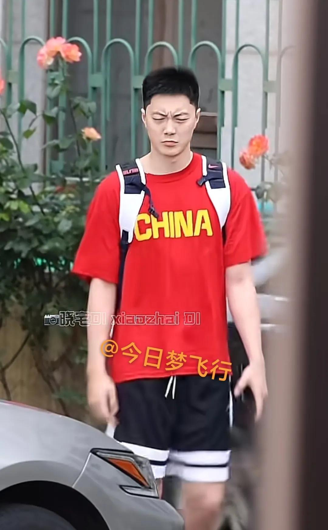 胡明轩icon已到北京icon报到！

昨天下午，胡明轩已经飞抵北京，按时到了国