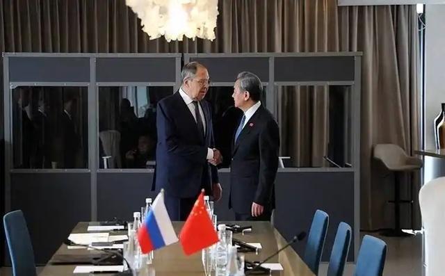 终于明白，中国为啥不趁着俄乌打仗，欧美腾不出手时直接收复台湾了！俄罗斯打赢战争很