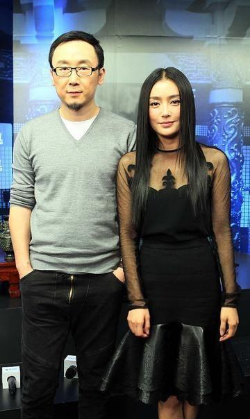 当年，陆川与秦岚热恋时，他多次求婚却屡遭拒绝。一次盛怒之下，陆川将戒指重重扔在地