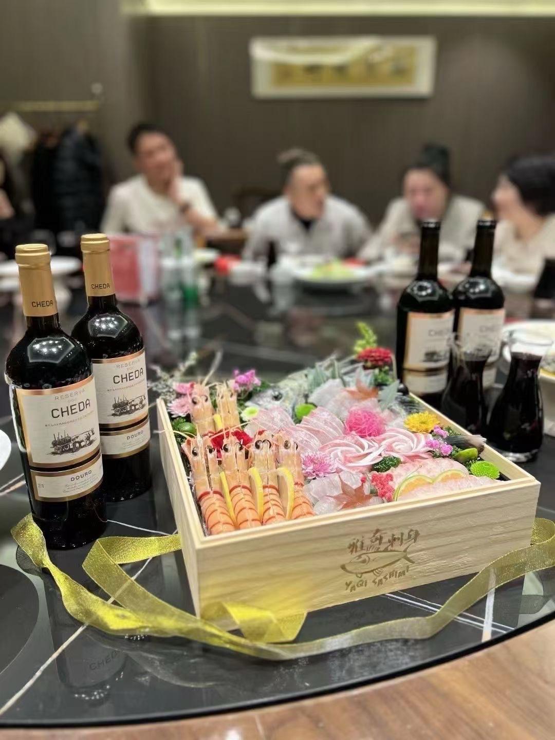 七律·久别重逢

孙正杰·2026.4.16

阔别经年再遇君，
欢声不减旧时闻