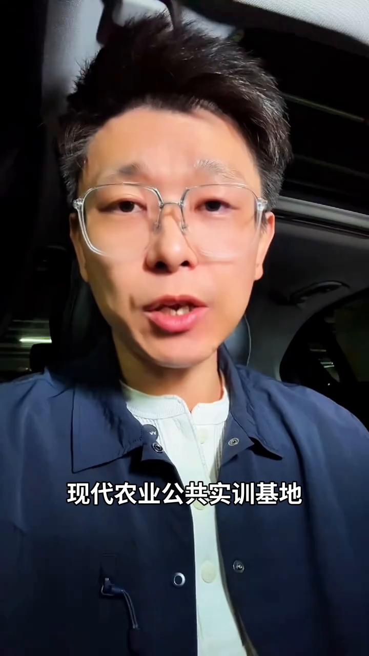 7个亿的农业基地没有一点农业。
这是央视记者调查曝光的真实情况，来看视频。
这里