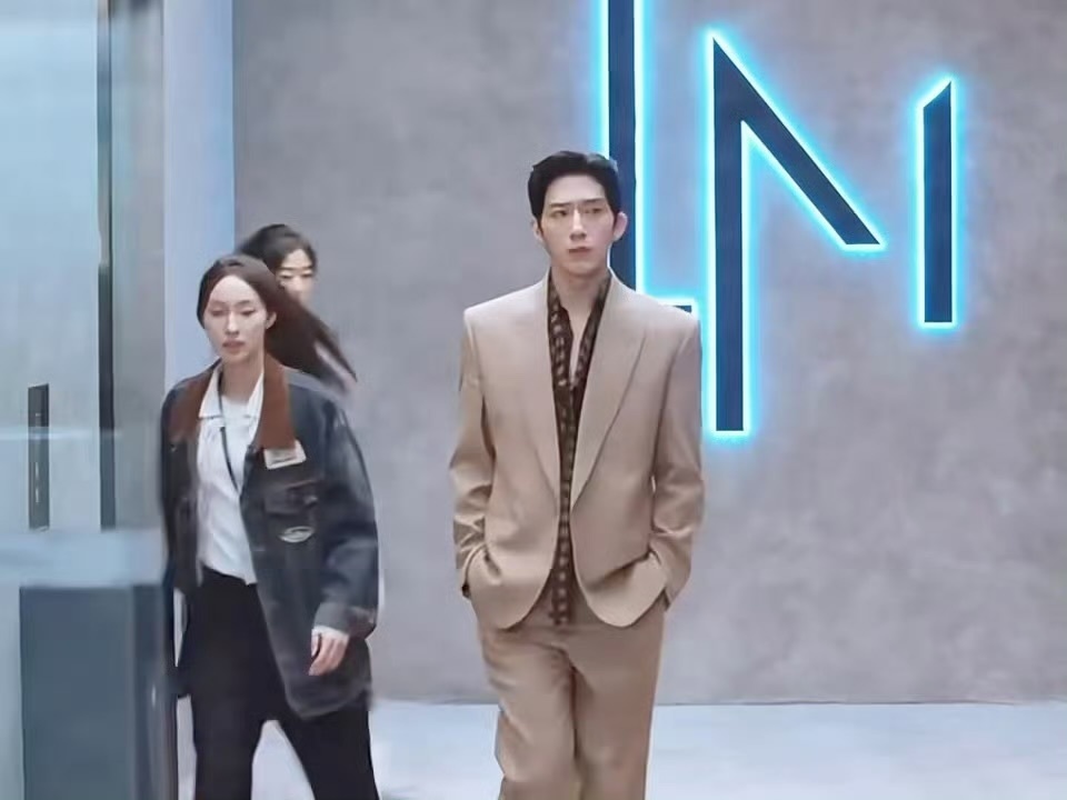 栾念看到前男友气到嚼冰块栾念看到尚之桃前男友气到嚼冰块🧊就这样吃一点没有名分的