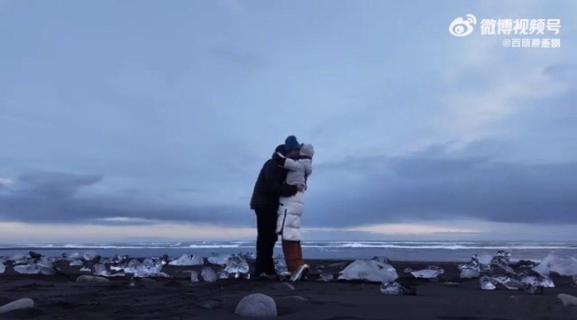 孙丞潇和金莎求婚了 从 53 天 159 道不重样的爱心料理，到冰岛的深情告白，