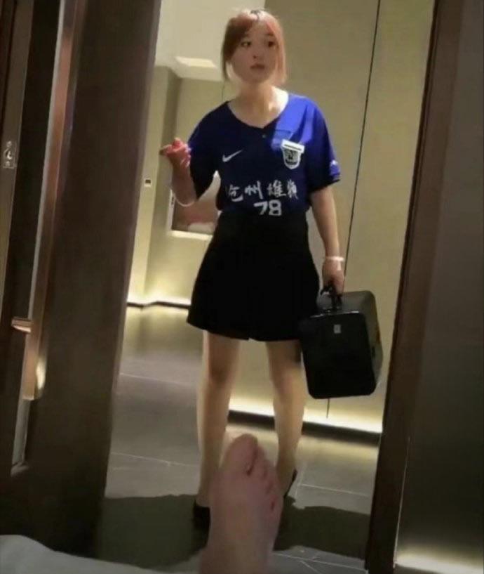 沧州雄狮今年在中超为何踢得这么好？自然离不开肇俊哲教练组的运筹帷幄。

当然，也