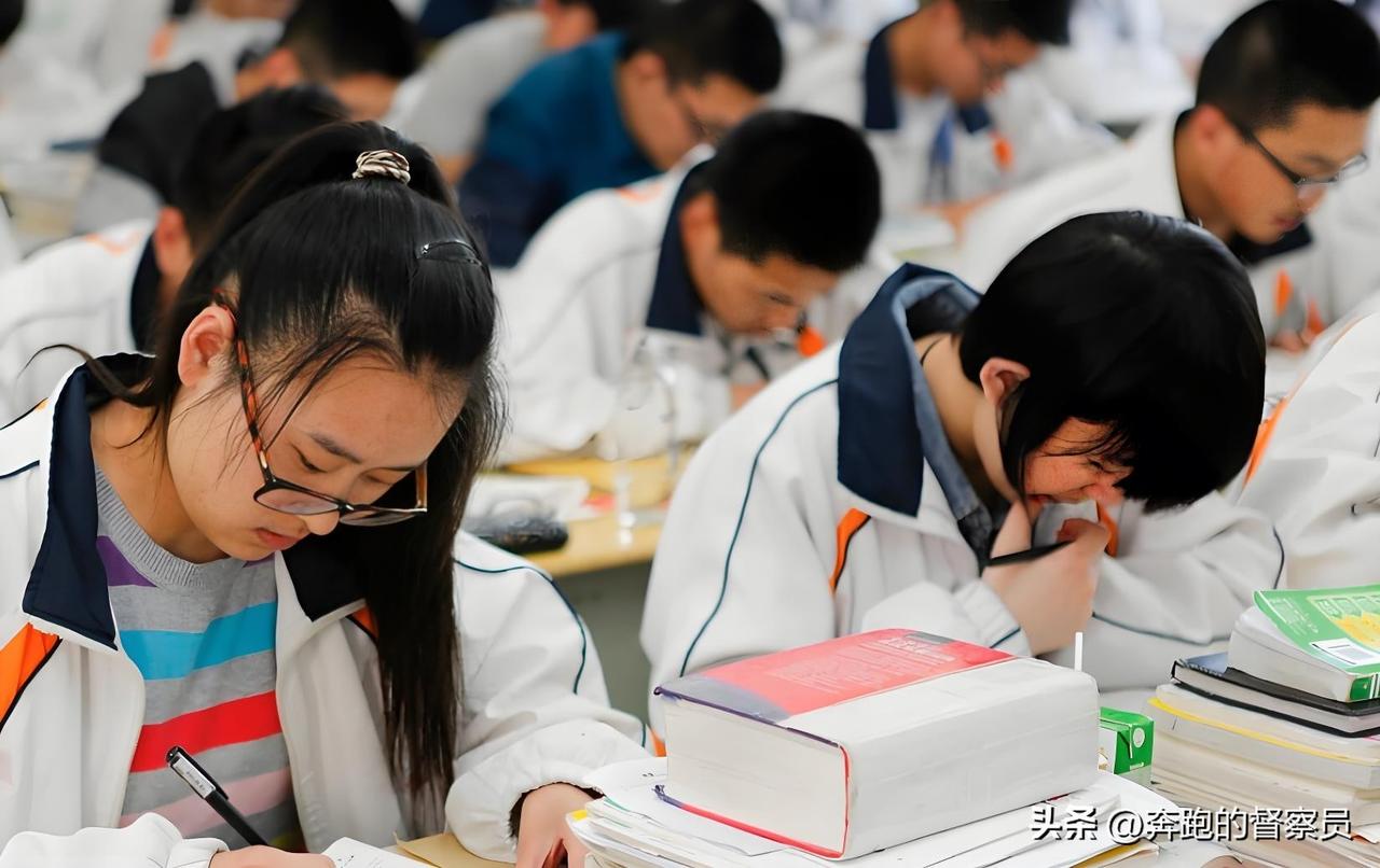 别再被骗了！国企招聘，实习经历根本不是上岸硬通货
全网都在鼓吹：想进国企、进央企