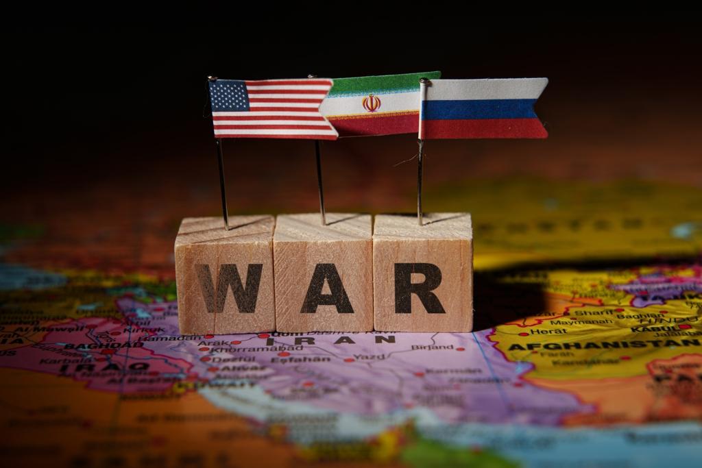 随着美国携手以色列对伊朗发起军事行动，中东地区的局势瞬间剑拔弩张、急剧升温。相关