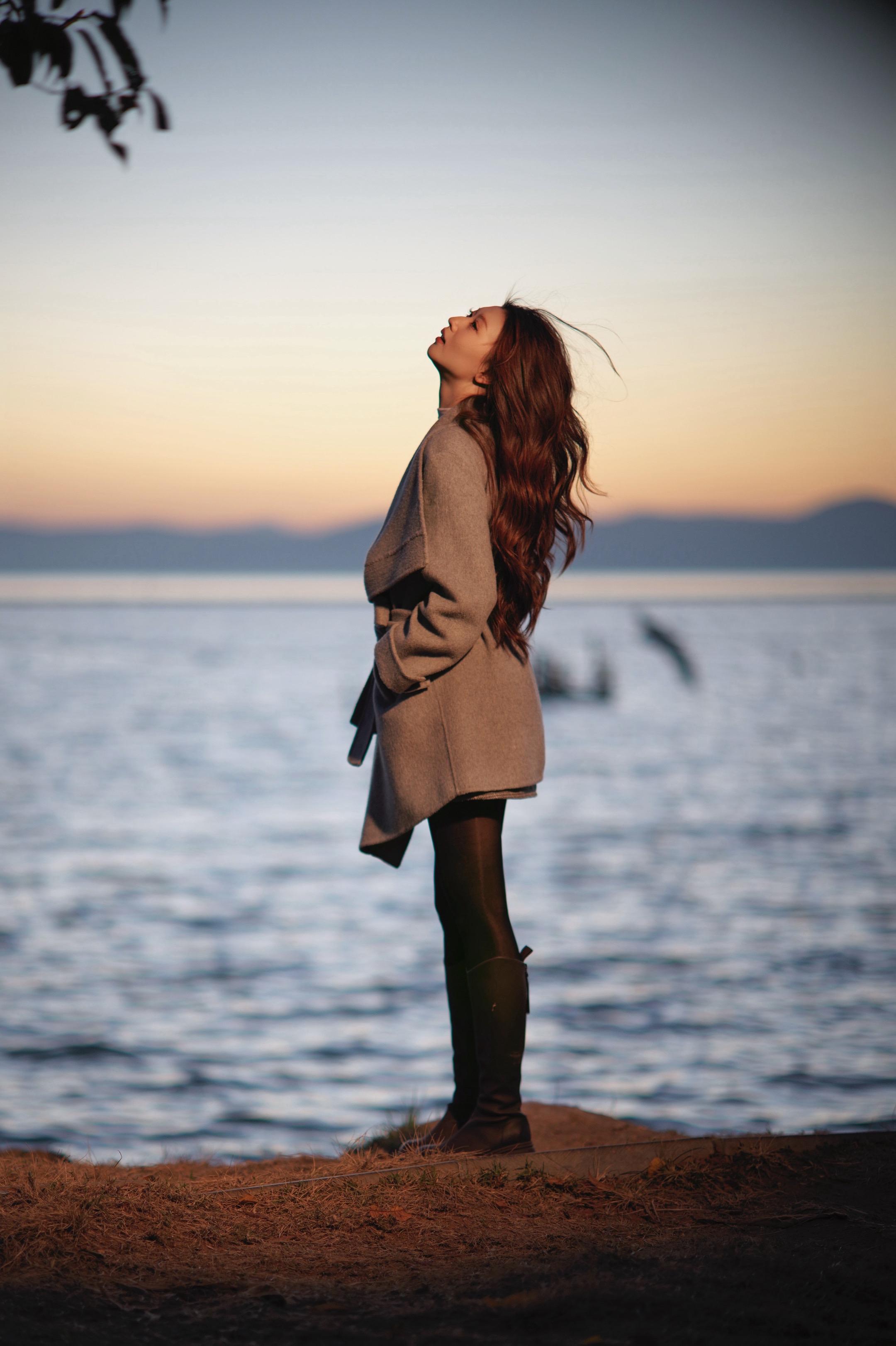 这个世界每个人都很坏 每个人都在装 我信你 但你也骗我