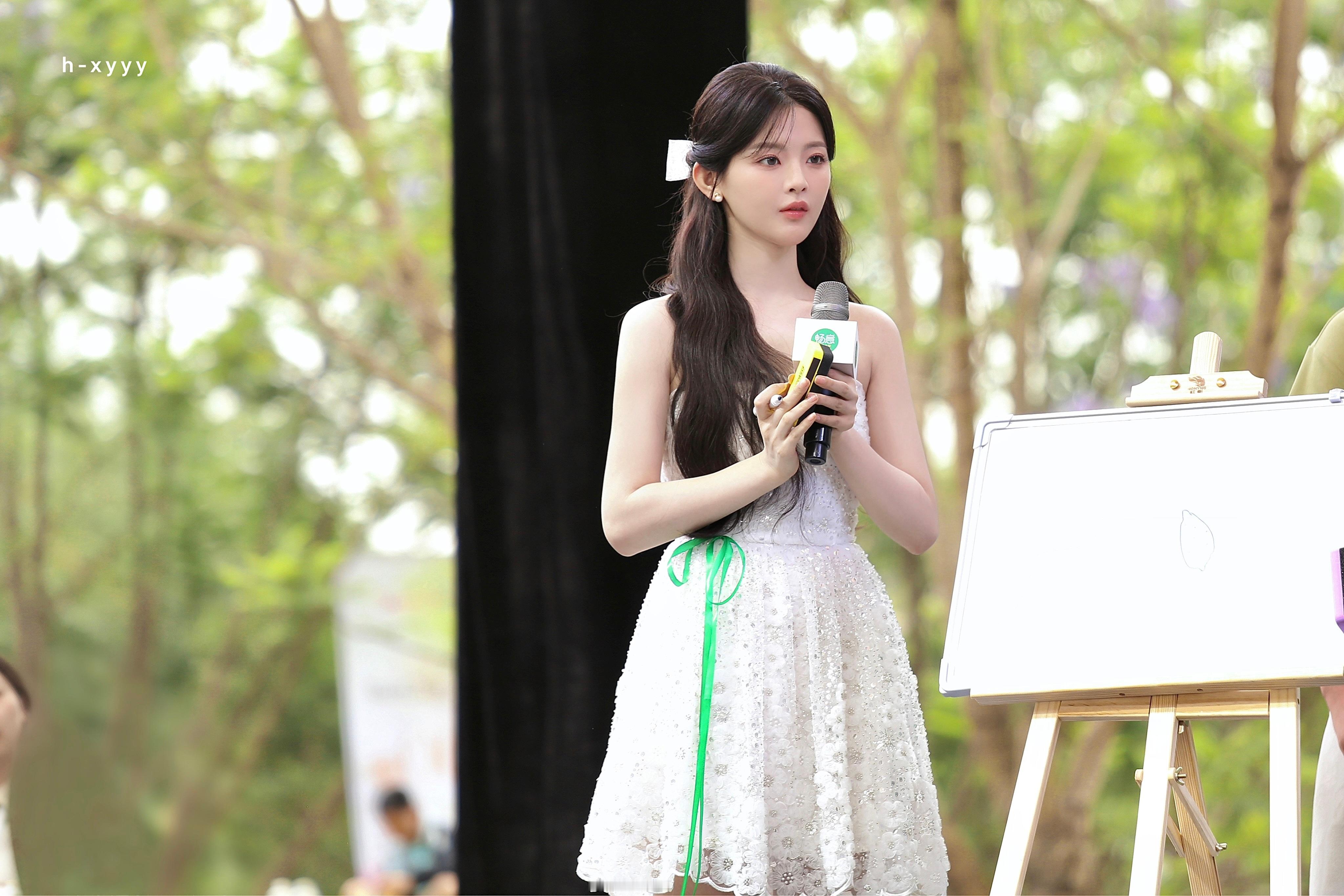 粉嫩杨超越 [求关注][拜托][点赞] ​​​