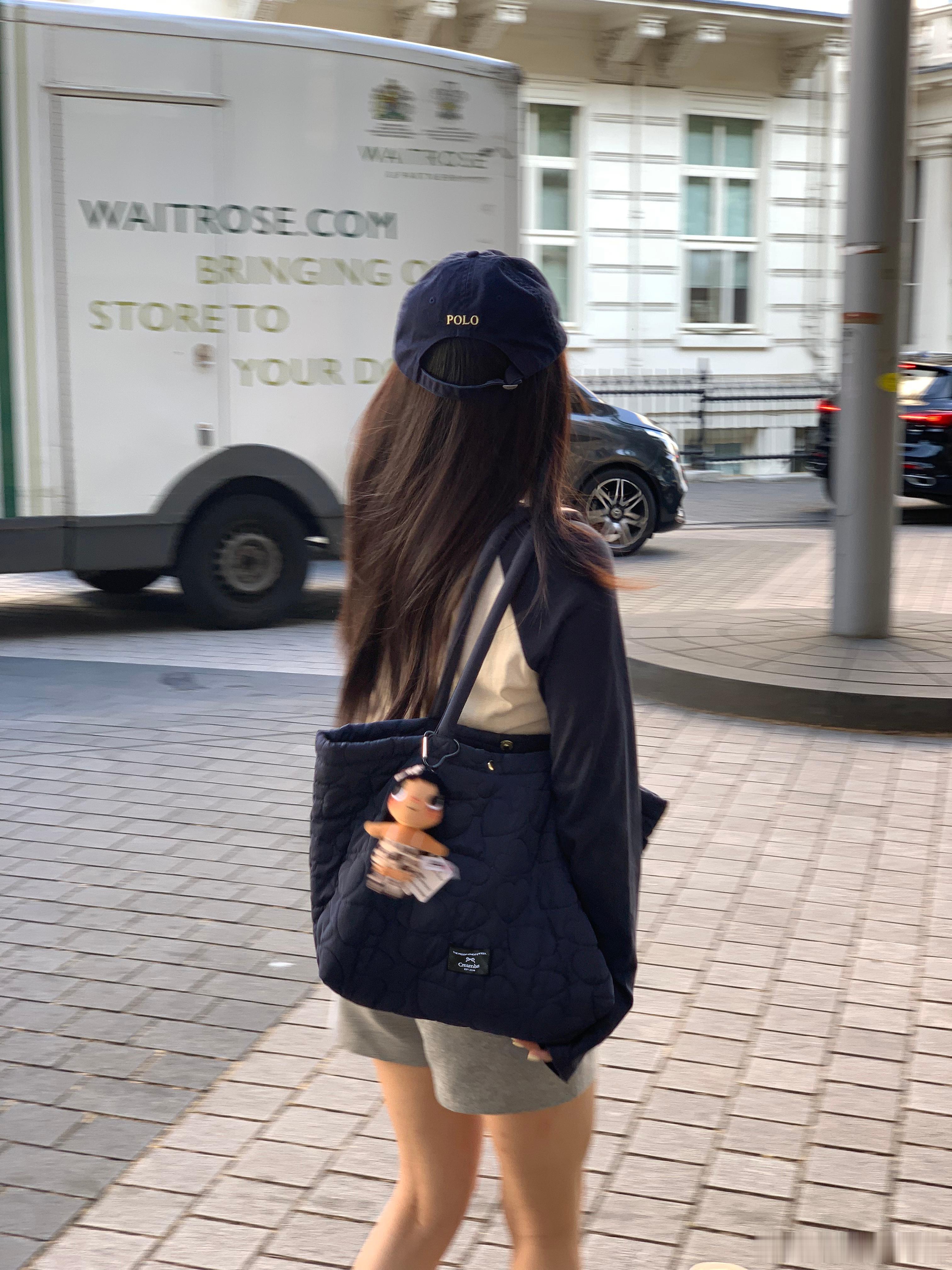 完了这包和这条短裤快焊我身上了 