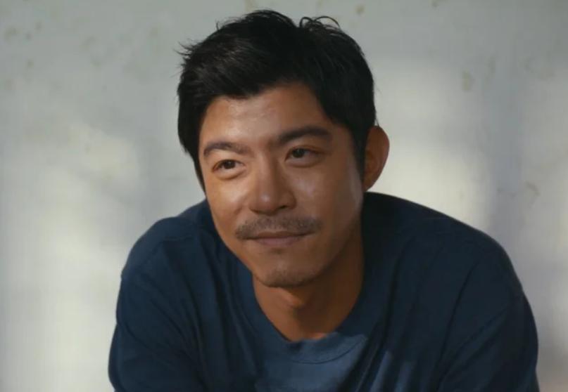 王柏杰就违反交规道歉此前，酒驾被吊销驾照的王柏杰再被拍到违反交通法规，他改骑电辅