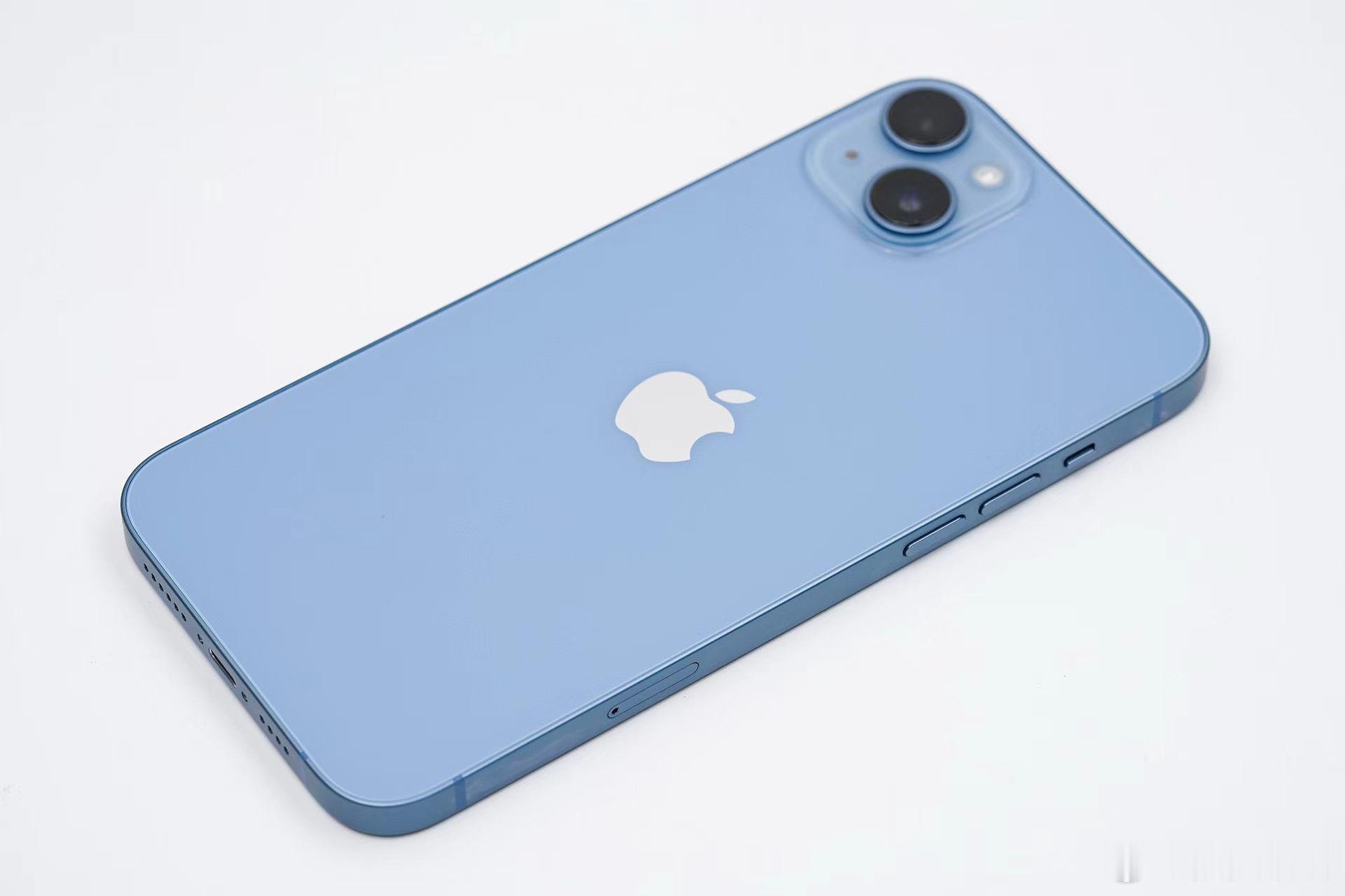 iPhone 14蓝色如果这款蓝色回归，会是个不错的选择……