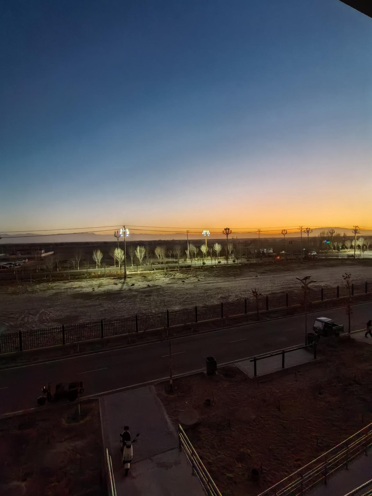 记录我的2026二二五团玉泉镇晚上20:01分的晚霞