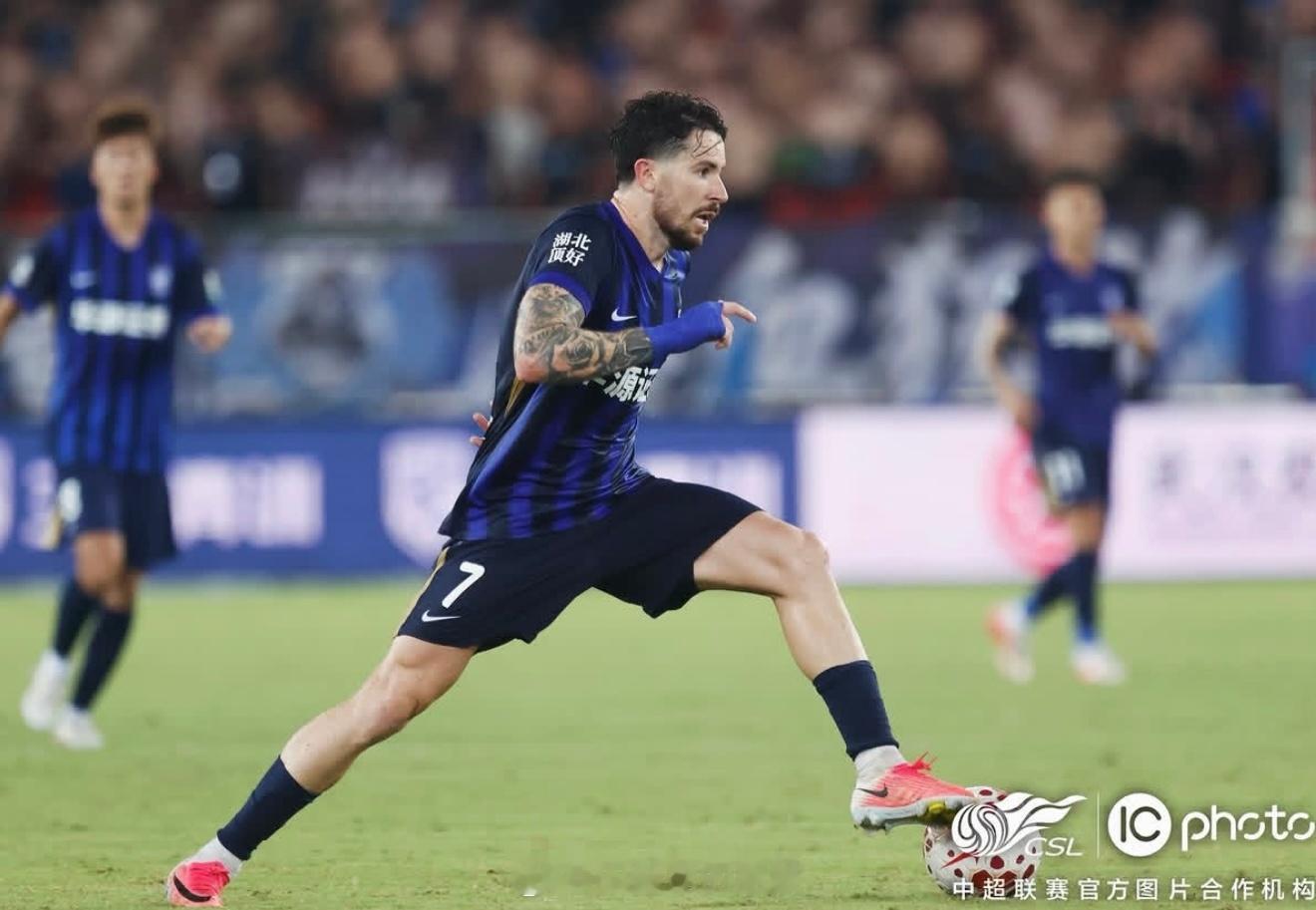 非常高兴取得这场胜利，也很荣幸能够用这粒进球帮助球队。⚽💙所有成果都离不开努力