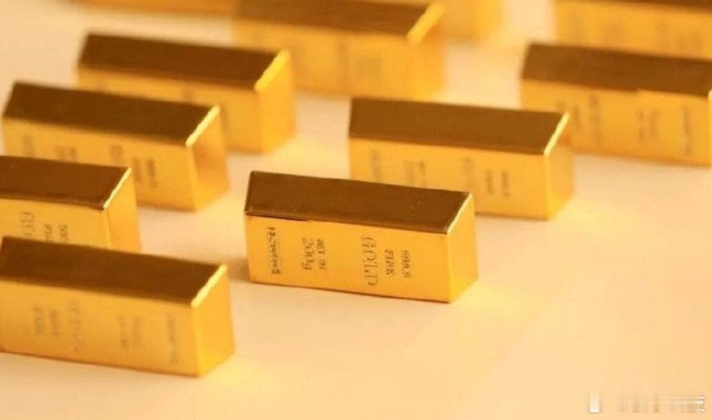 【美债黄金双双大跌】4月13日，据财联社，周一开盘后不久黄金和美债双双走低，市场