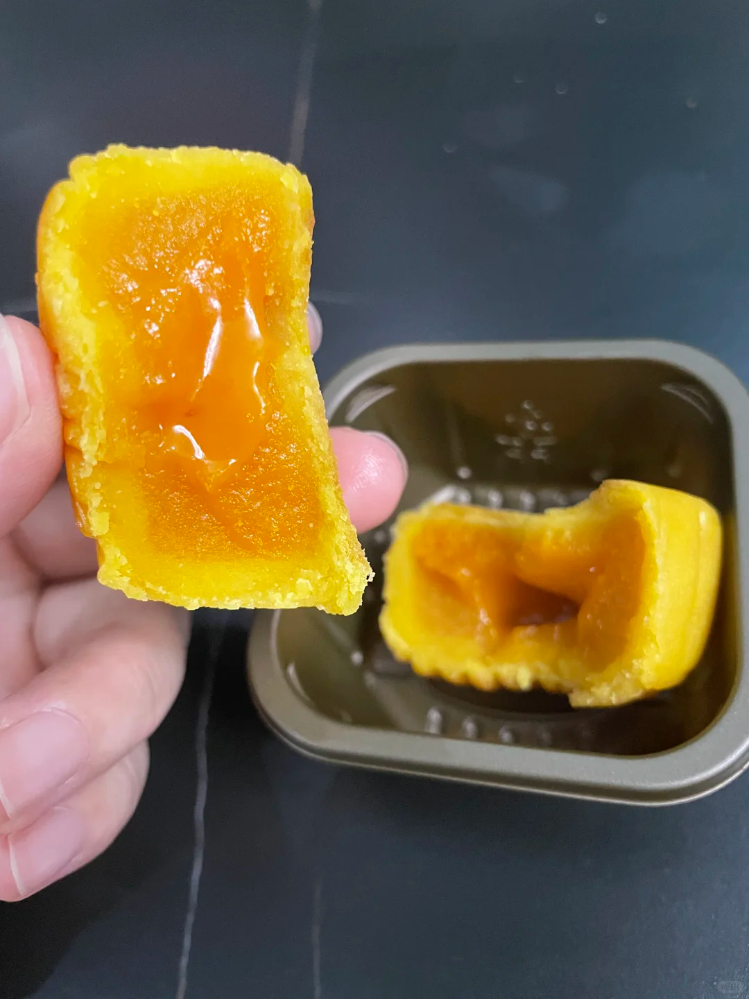 美心月饼打六折卖 月饼这高油高糖的，比我吃湘菜还罪恶~现在人感觉越来越重视健康了