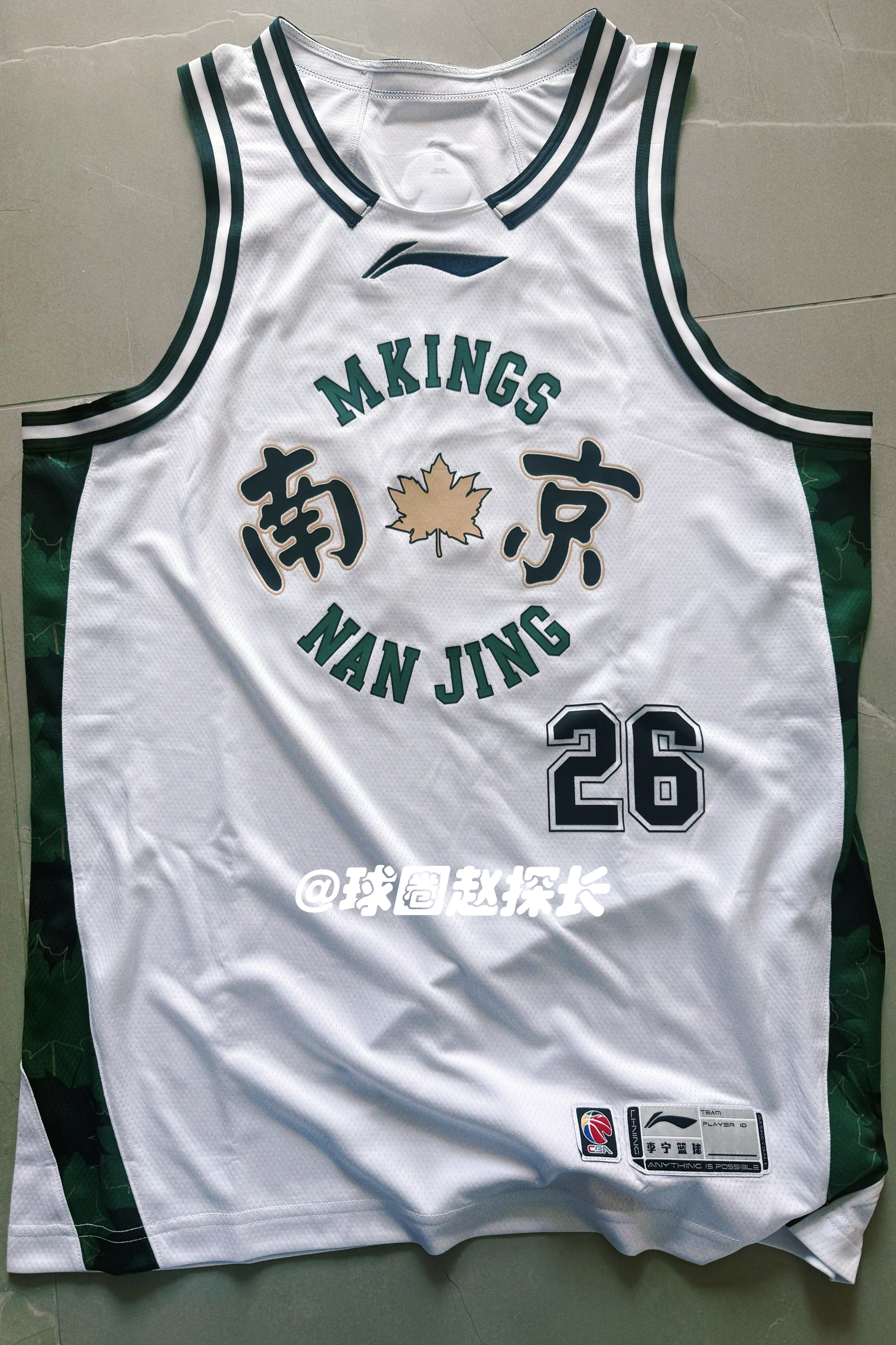 今晚J .Cole首秀，是谁先收到了他的球衣 J.Cole加盟CBA首秀