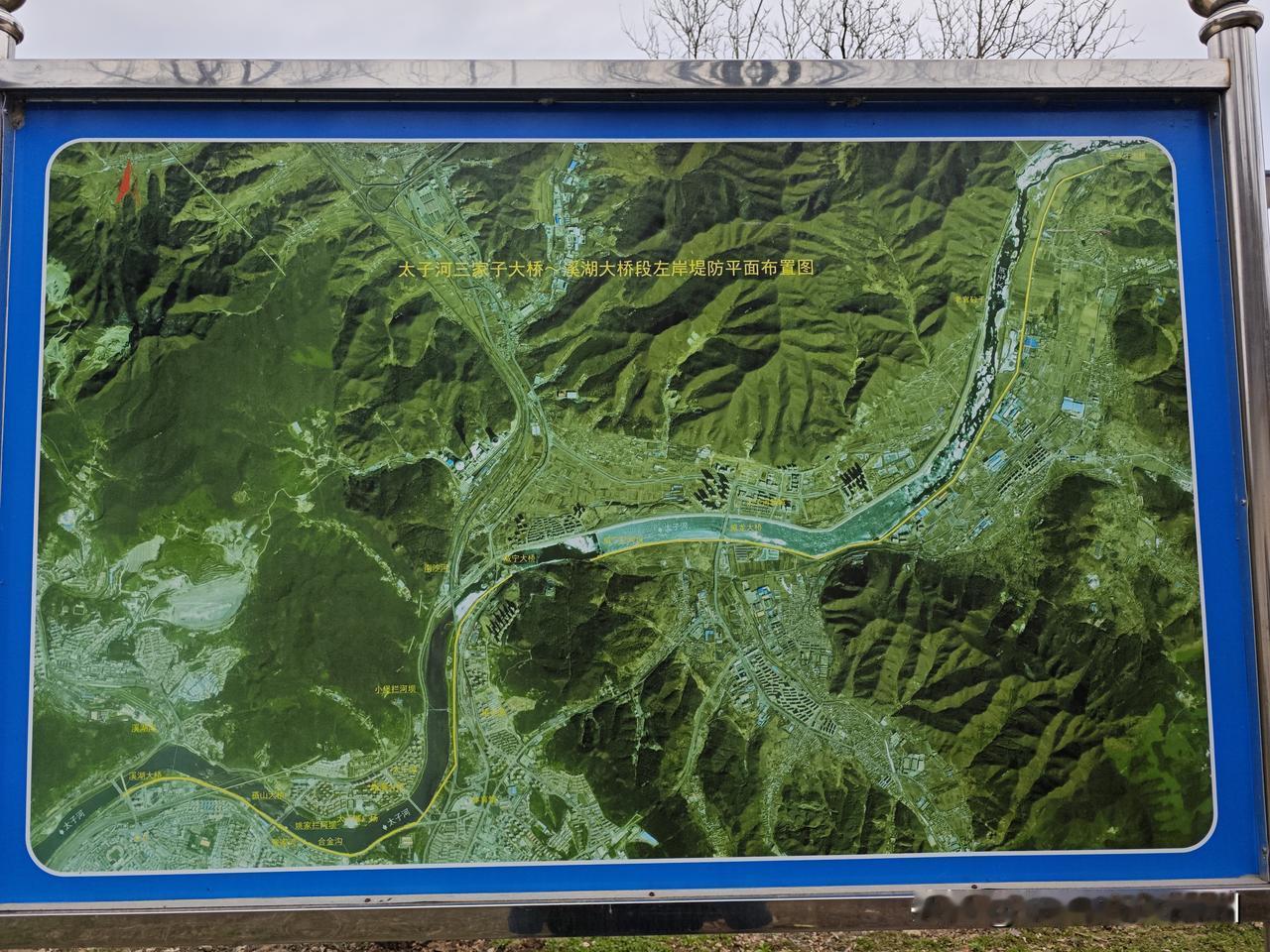 这几日媳妇腰又疼了，下午她说要拿我的医疗卡，到药店买个板带，勒在腰上，或许能好一