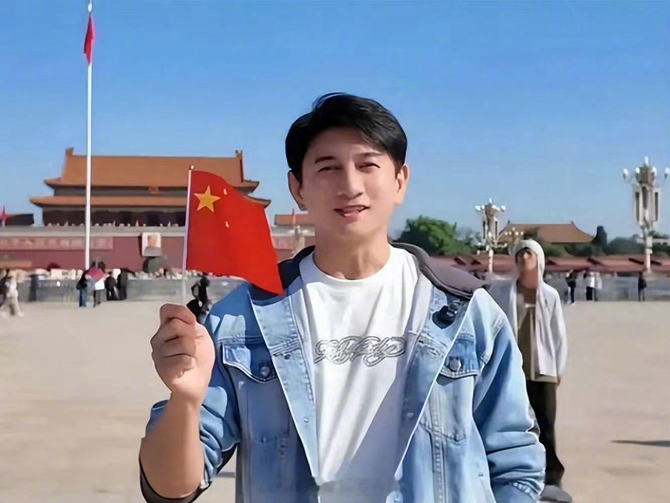 吴奇隆举国旗遭台湾取消活动 现在蛙岛正处于割裂时期，相信很多人都在站队了。都说相