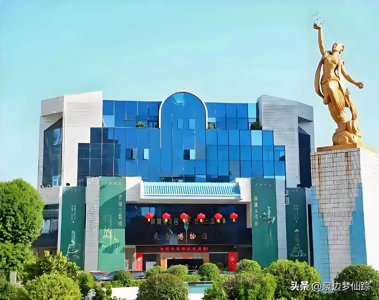 昨天（3月4日），陪伴东莞人32年的东莞市博物馆老馆正式谢幕。 这座位于莞城新芬