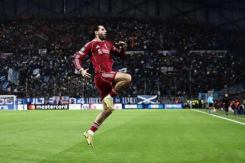 3-0！萨拉赫失单刀，索博斯洛伊致敬小罗，利物浦剑指欧冠16强北京时间1月22日